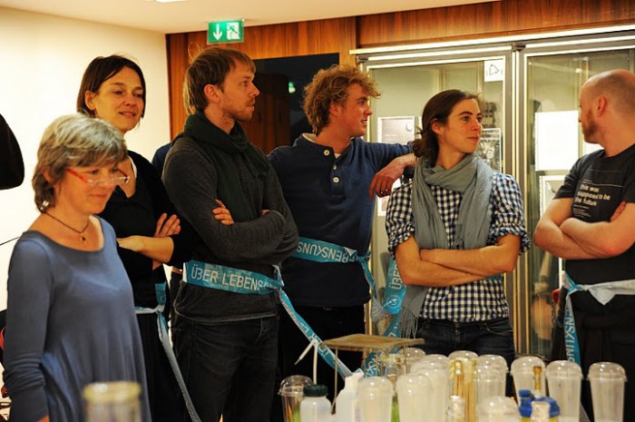 KOLLABORATION FÜR EINE UNGEWISSE ZUKUNFT